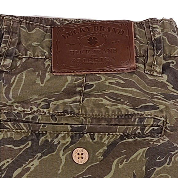 lucky BRAND Camo Pants Green Distressed Clover Leaf Kid's Girl's Size 16 - Picture 4 of 8